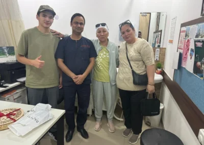 Doctor-with-happy-Foreign-patients-and-family