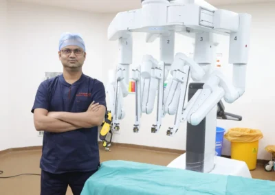 Dr-Prateek-Varshney-with-robotic-arm-surgery-machine-1