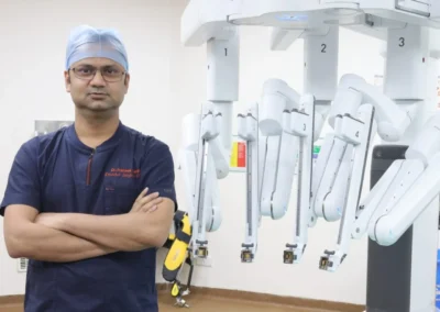 Dr-Prateek-Varshney-with-robotic-arm-surgery-machine