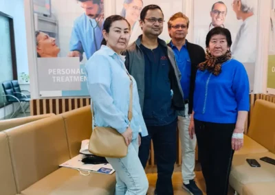 Doctor-with-happy-patients